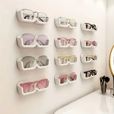 12 paires lunettes alignées rangées rangement lunette mur près coiffeuse