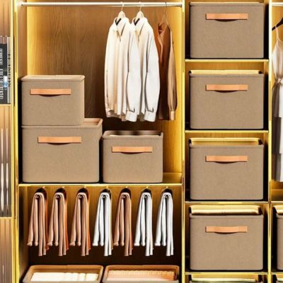 boite de rangement vĂȘtement boite superposĂ© Ă©tagĂšres dressing rendu soigne