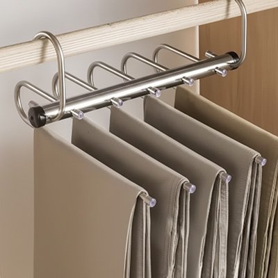 cintre à pantalon déplié suspendu dressing