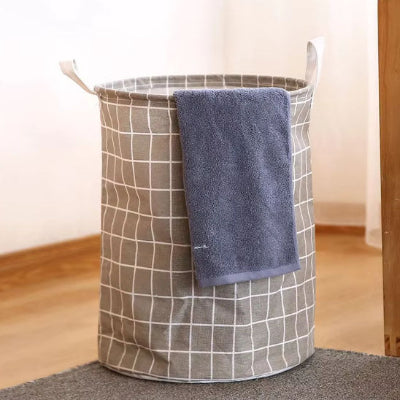 panier à linge gris et blanc poignees serviette rebord