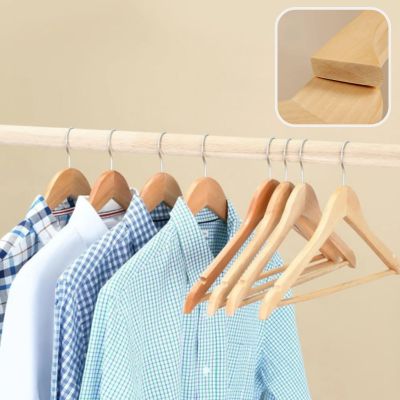 Cintre-en-bois-pour-chemise