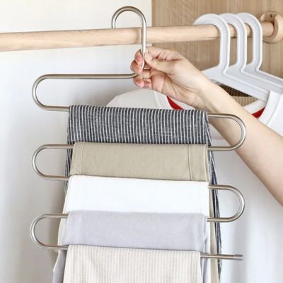Cintre-pour-pantalon-Parfaits-efficace-pour-gagner-de-la-place