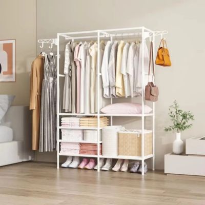 Penderie-pour-robes-et-vêtements-accessoires-pour-un-rangement-optimise-et-fluide