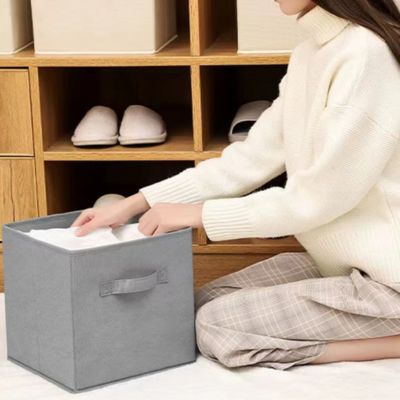 boite de rangement en tissu femme accroupi range pulls hivers boite rendu propre