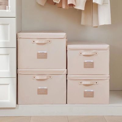 boite de rangement tissu empilée dressing blanc rendu beau