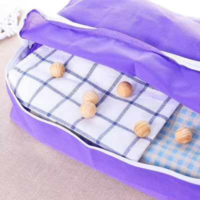 boules anti mites dans sac de  rangement serviette torchon