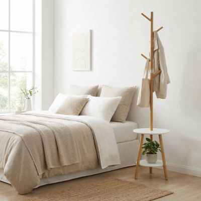 chevalet chambre veste sac accroche pres lit