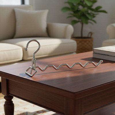 cintre pratique pose sur table basse