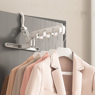 cintre suspendu porte de chambre