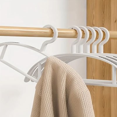 cintre​s épaule étroite vêtement ne glisse pas dans dressing