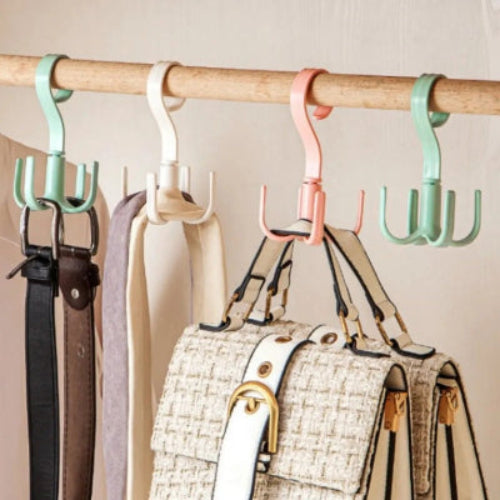 Crochet cintre suspendue à une penderie pour gagner du temps