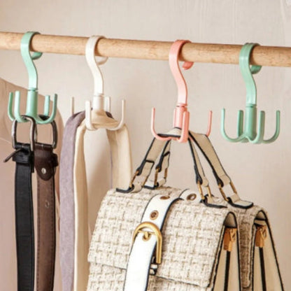 Crochet cintre suspendue à une penderie pour gagner du temps