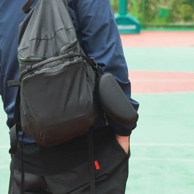 étui à lunette accroché sac à dos