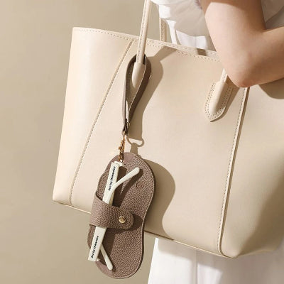 étui à lunettes accroché sac à main