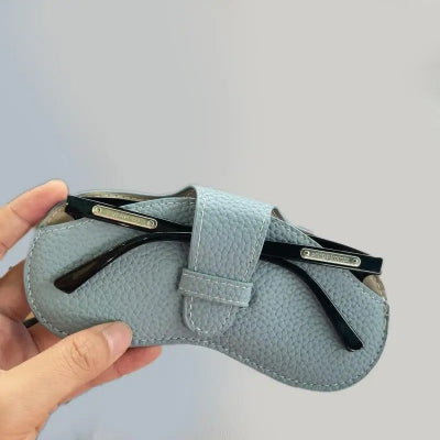 étui à lunettes bleu clair