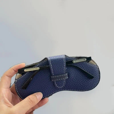 étui à lunettes bleu marine