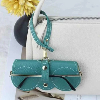 étui à lunettes vert avec lanière