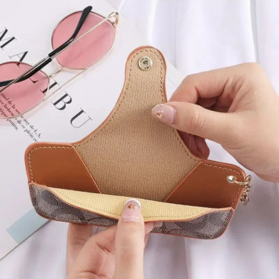 femme montre interieur viscose etui a lunette marron