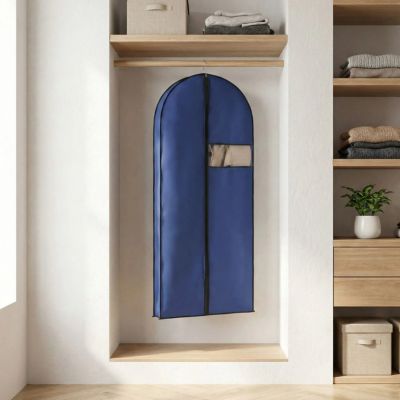 housse vetement penderie bleu dans dressing