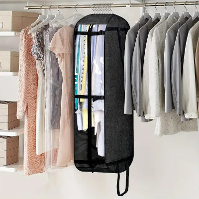 housse vetement voyage suspendu dans dressing