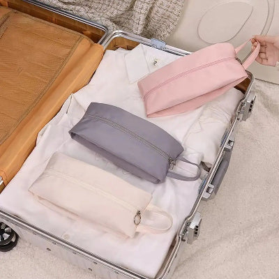 organisateur valise dans valise remplie vêtement sac rose beige gris