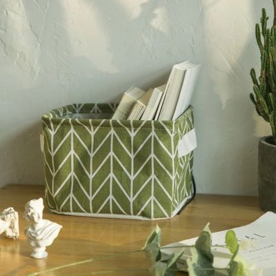 panier rangement blanc flèche kaki pose meuble livres dedans