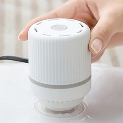 pompe a air électrique sac sous vide femme tient appareil main