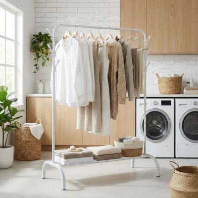 portant à vetement blanc chemise pantalon robes serviettes buanderie