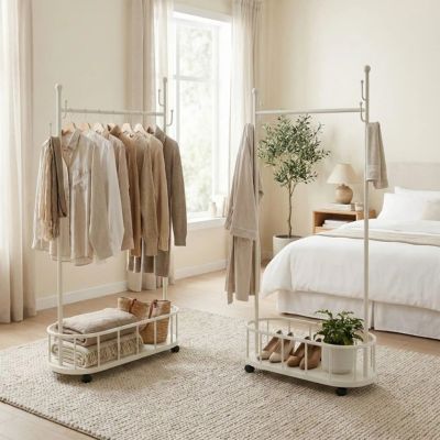 portant à vetement blanc vêtement suspendu chambre lit chevet fenêtre