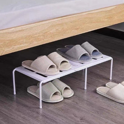 rangement chaussure blanc sous le lit chausson bien range
