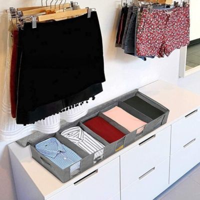 rangement sous lit compartimenté garde vêtements bien rangés