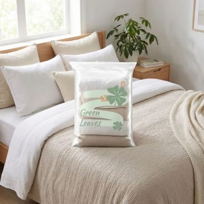 sac sous vide vetement pose sur un lit