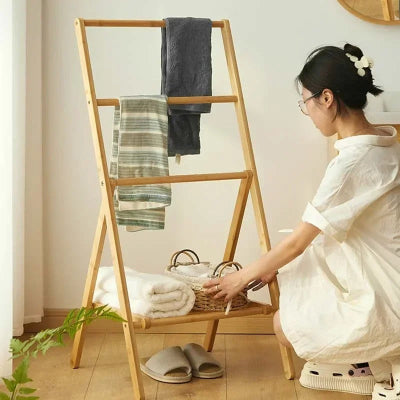 valet de chambre bois polyvalent serviettes femme pose panier étagère