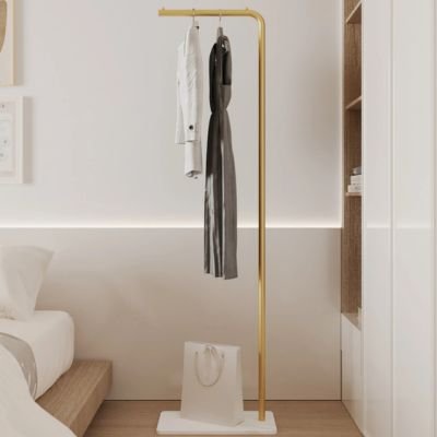 valet de chambre dore robe suspendu rendu design chambre