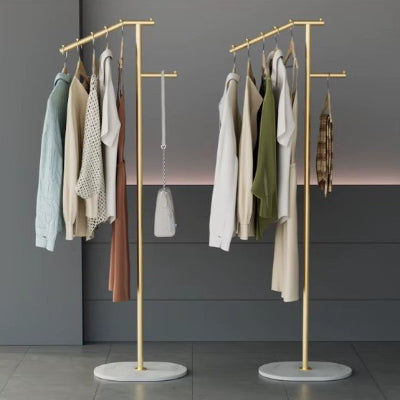 valet de chambre doré socle pierre chemise robe veste pantalon 