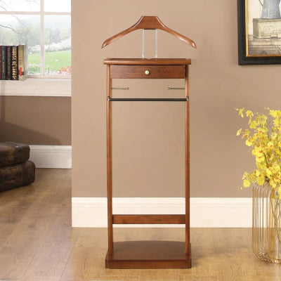 valet de chambre vu de face en bois foncé 