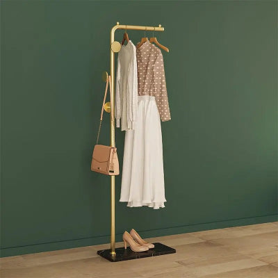 valet de nuit doré suspendu vêtement sac chaussures socle